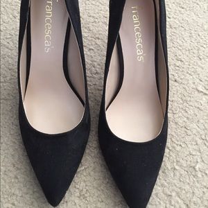 Francesca’s Casey Faux Suede Pump - black